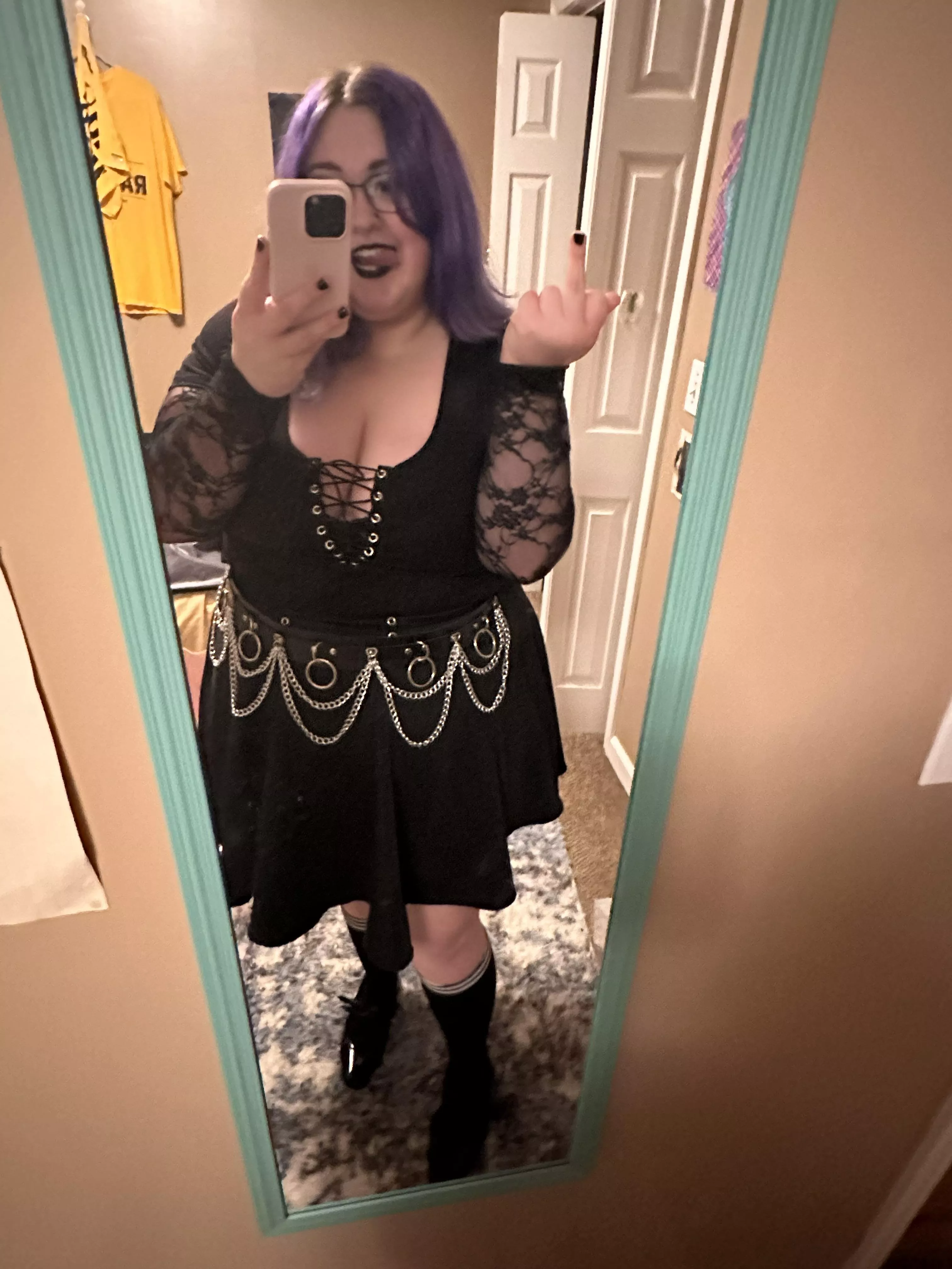 went out to a goth club & had the best time 😊
