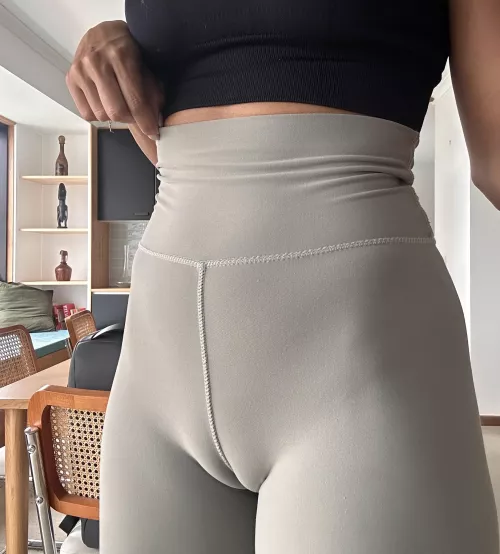 What do you like more, my leggings or my cameltoe