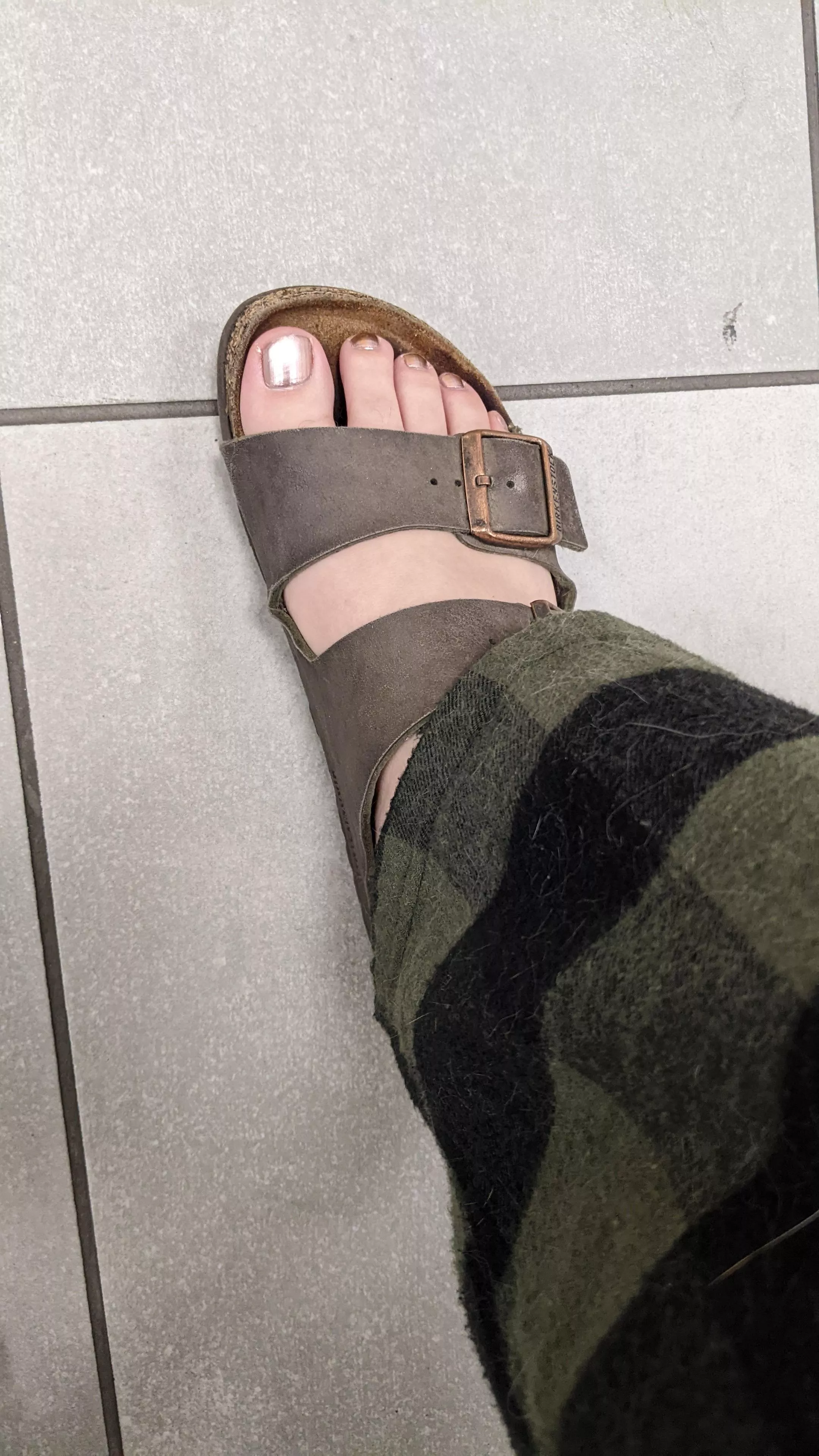 Who likes a side of sandals with their toes? 🤭