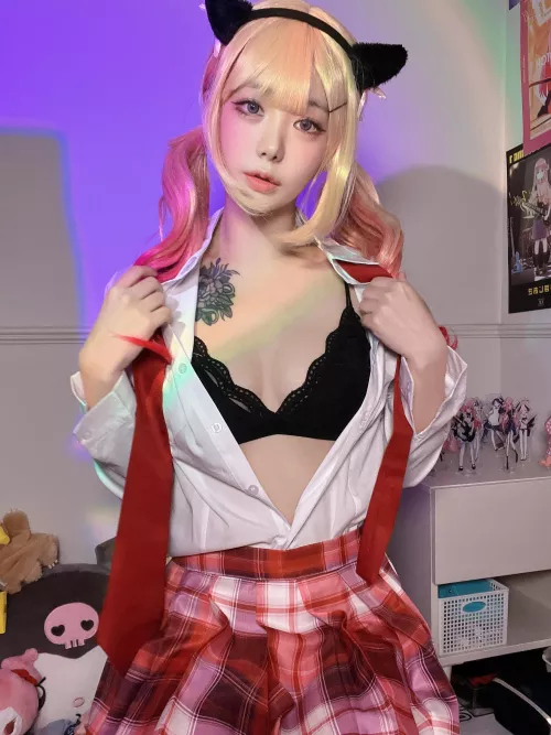 Would you be happy with a girl like me ?