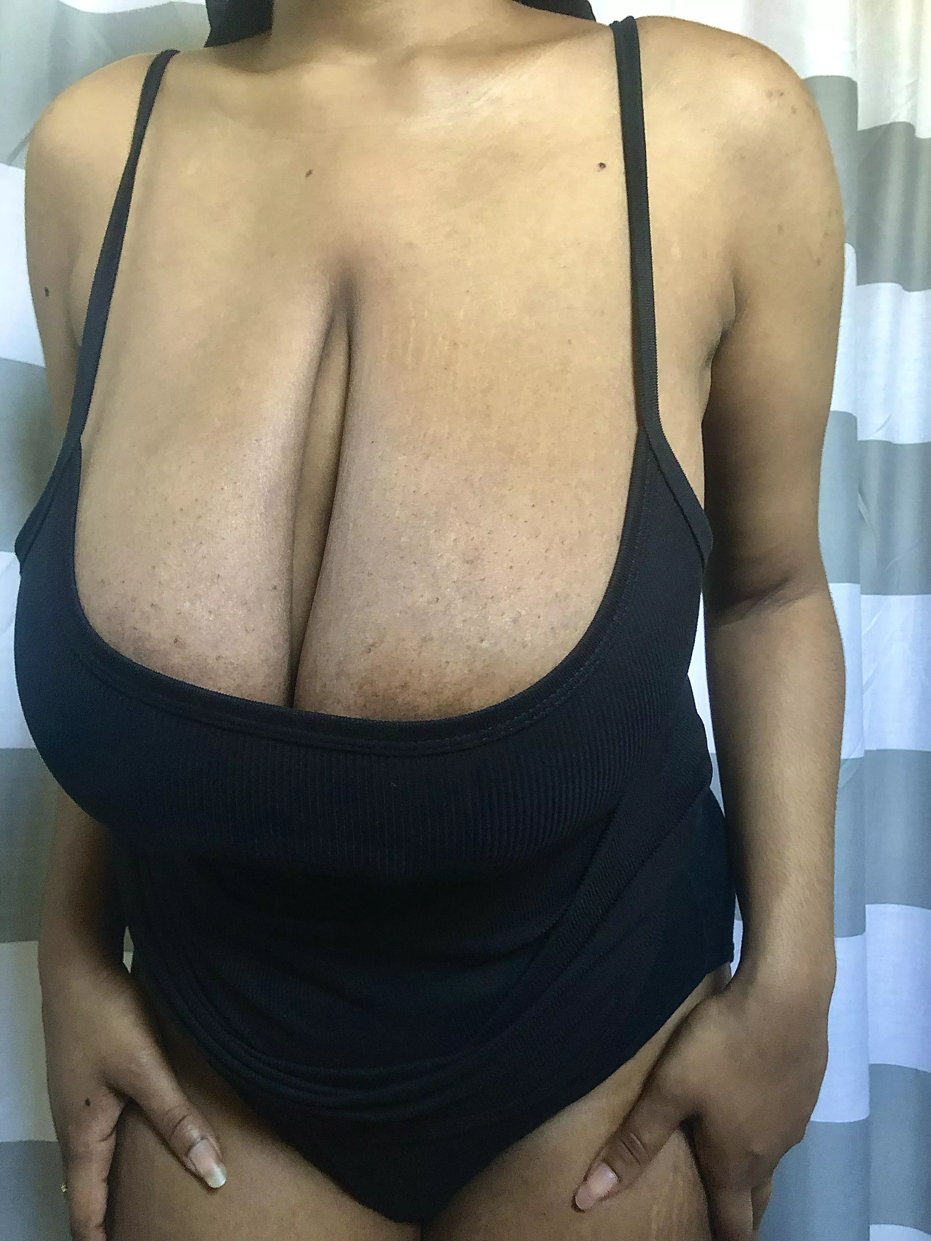 You love my long hanging natural breasts 🖤