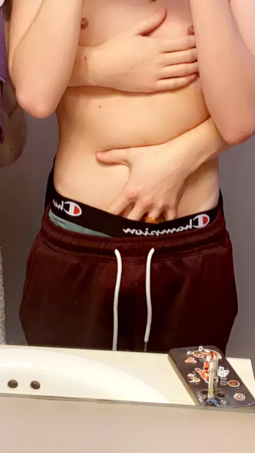 18 Y/O boyfriends, dm us