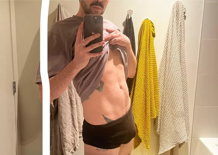 6”3 dom top tattooed, 35. Must show face, must be cute. 20-30~ sc hamburglar-666