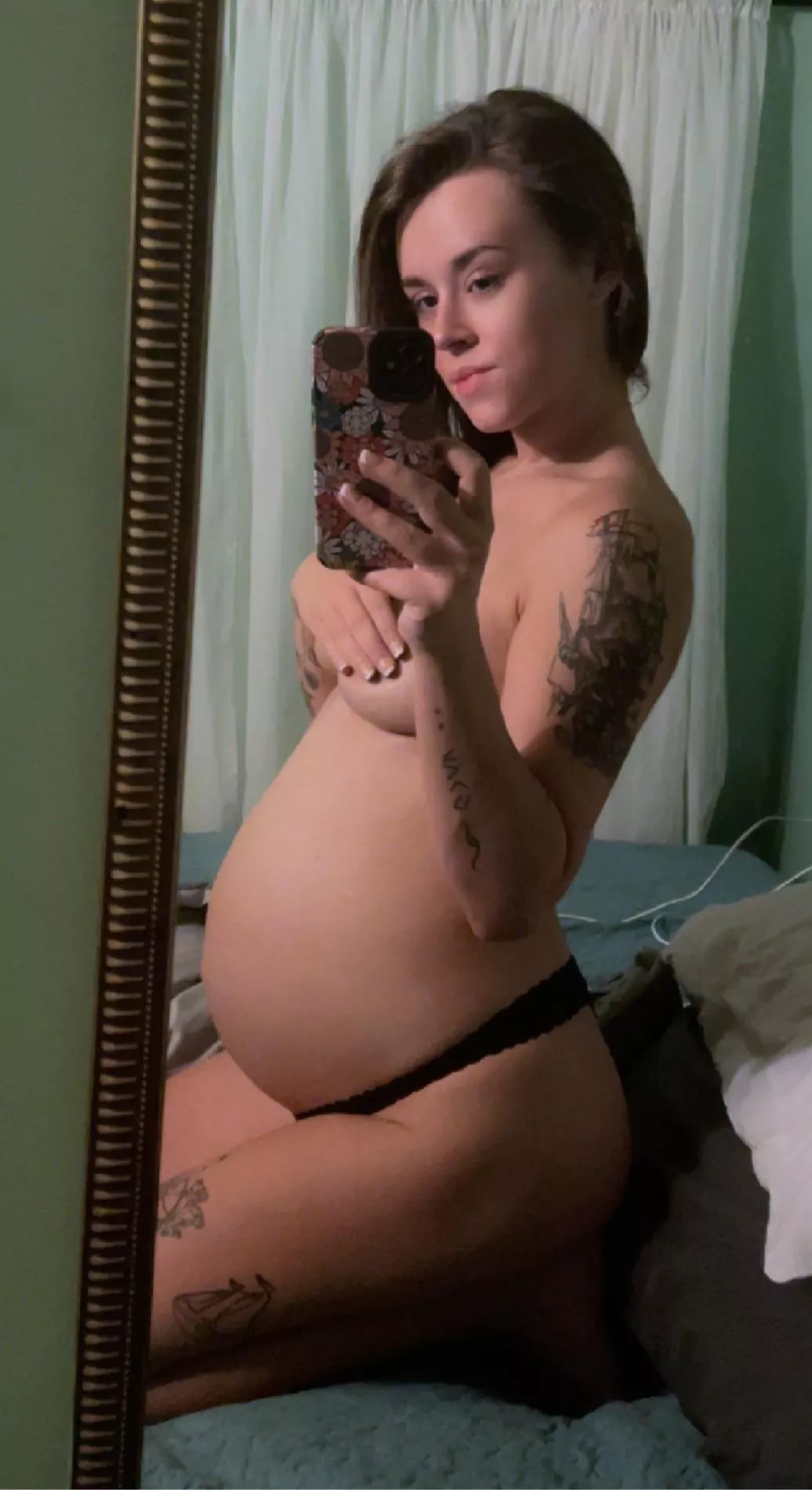 9 months and need to fuck this baby out of me 😩