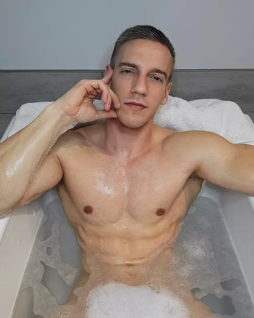 A long & sensual bath 🥵