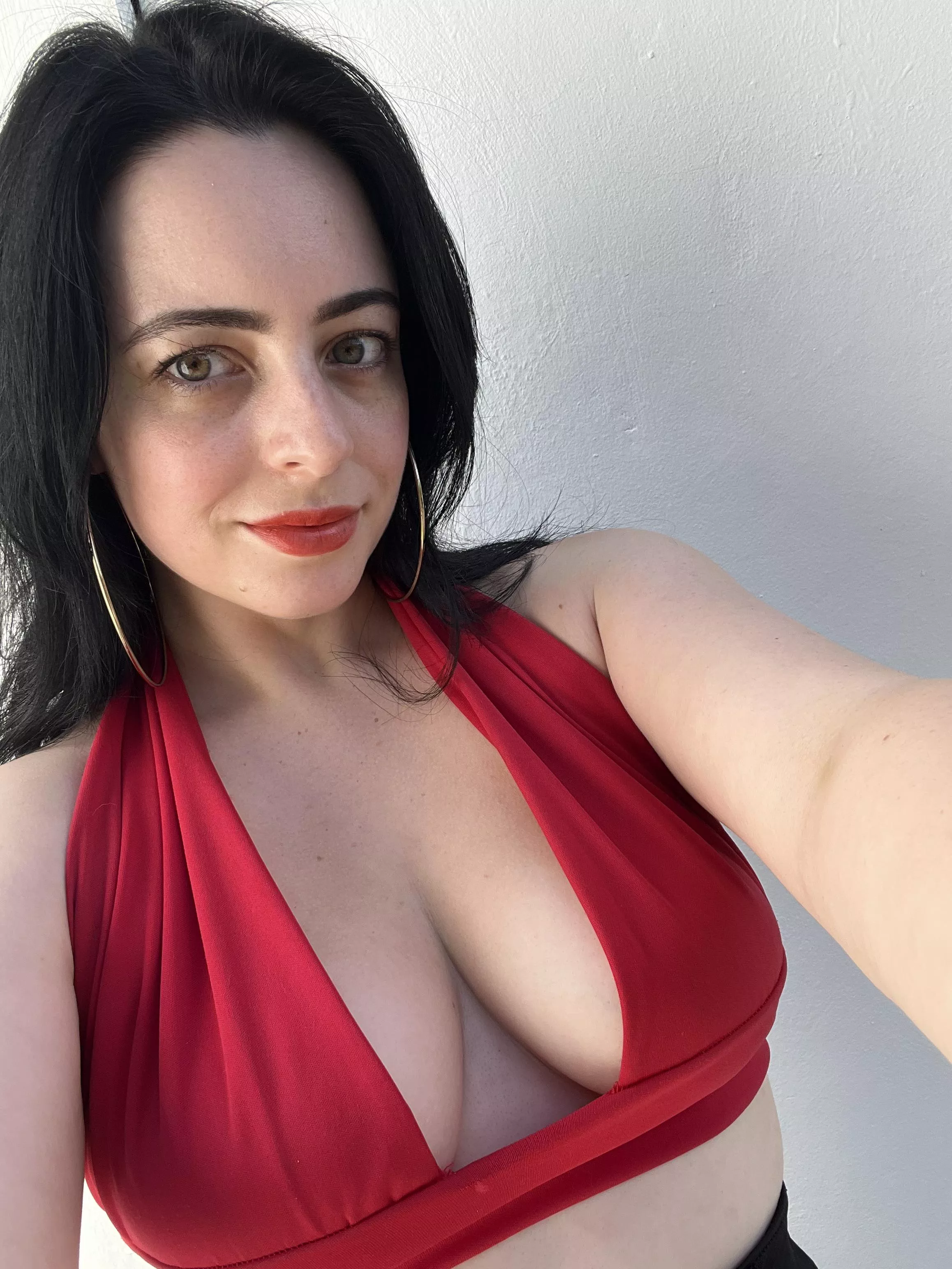 Am I your type? A pale brunette who hates wearing bras?