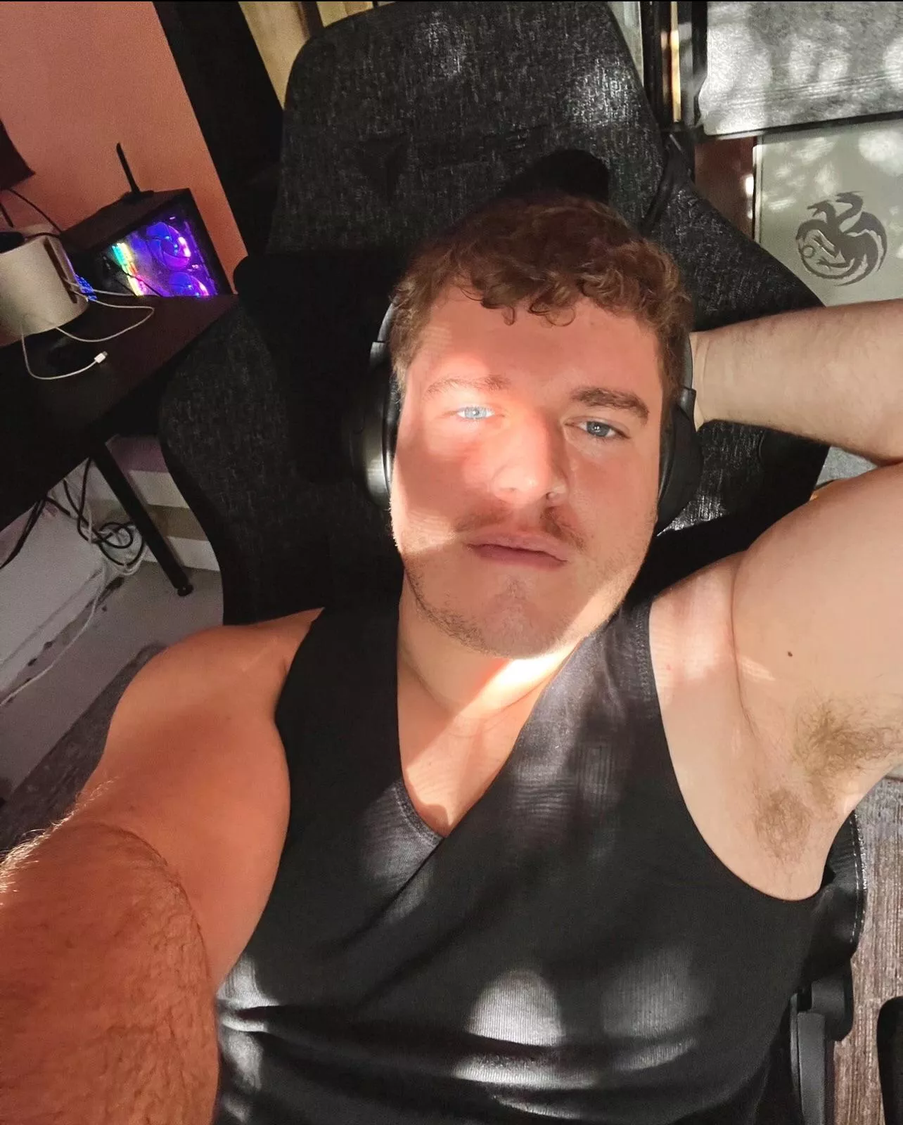 Aussie dude new to guys, looking for other nerdy bros to HMU :)