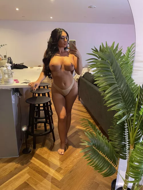 Beach date in that outfit with me