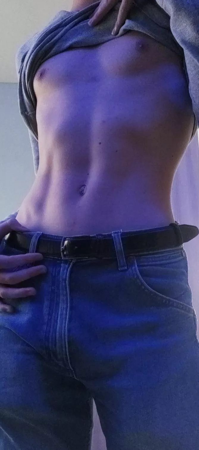 Boy tummy :3
