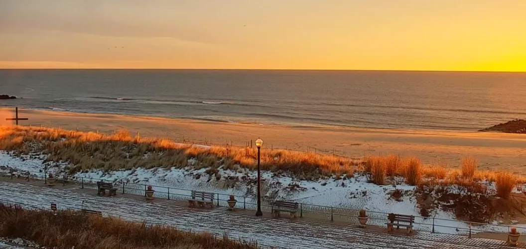 Chilly morning on the Jersey shore today 🤙🏻🎶🎶