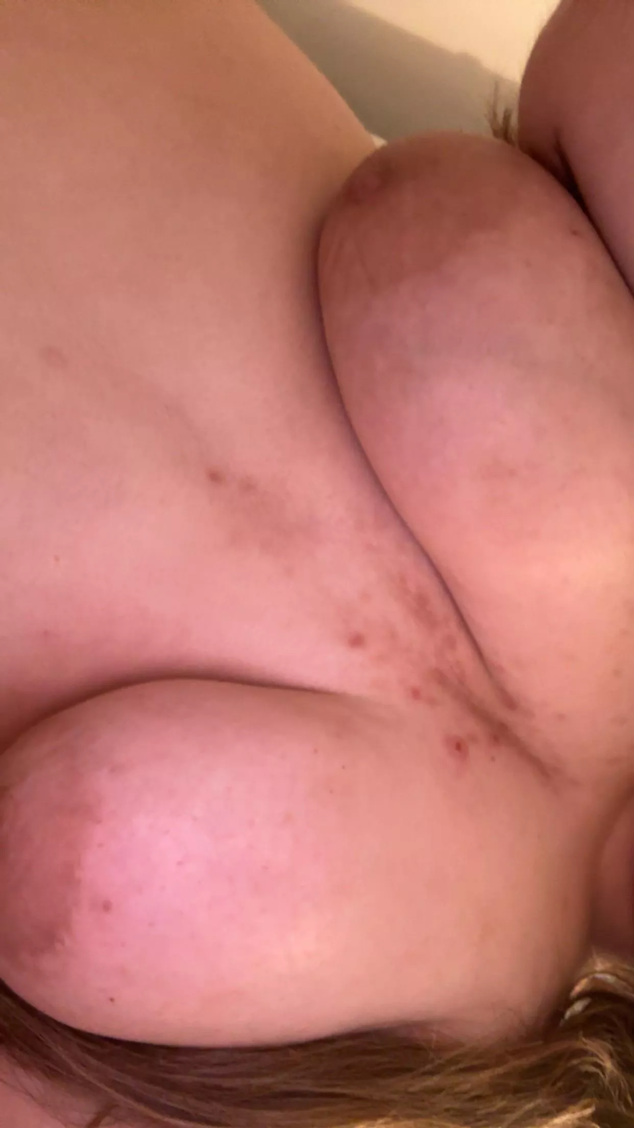 Cum join me in the shower 🥰