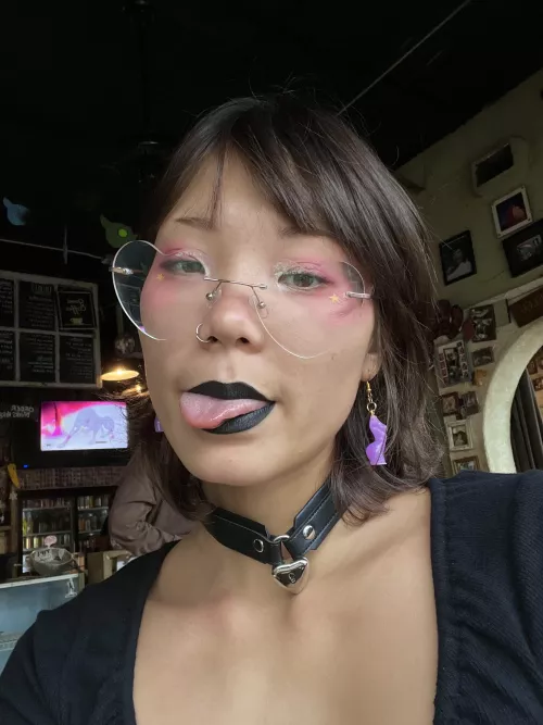 do u like me with black lipstick?