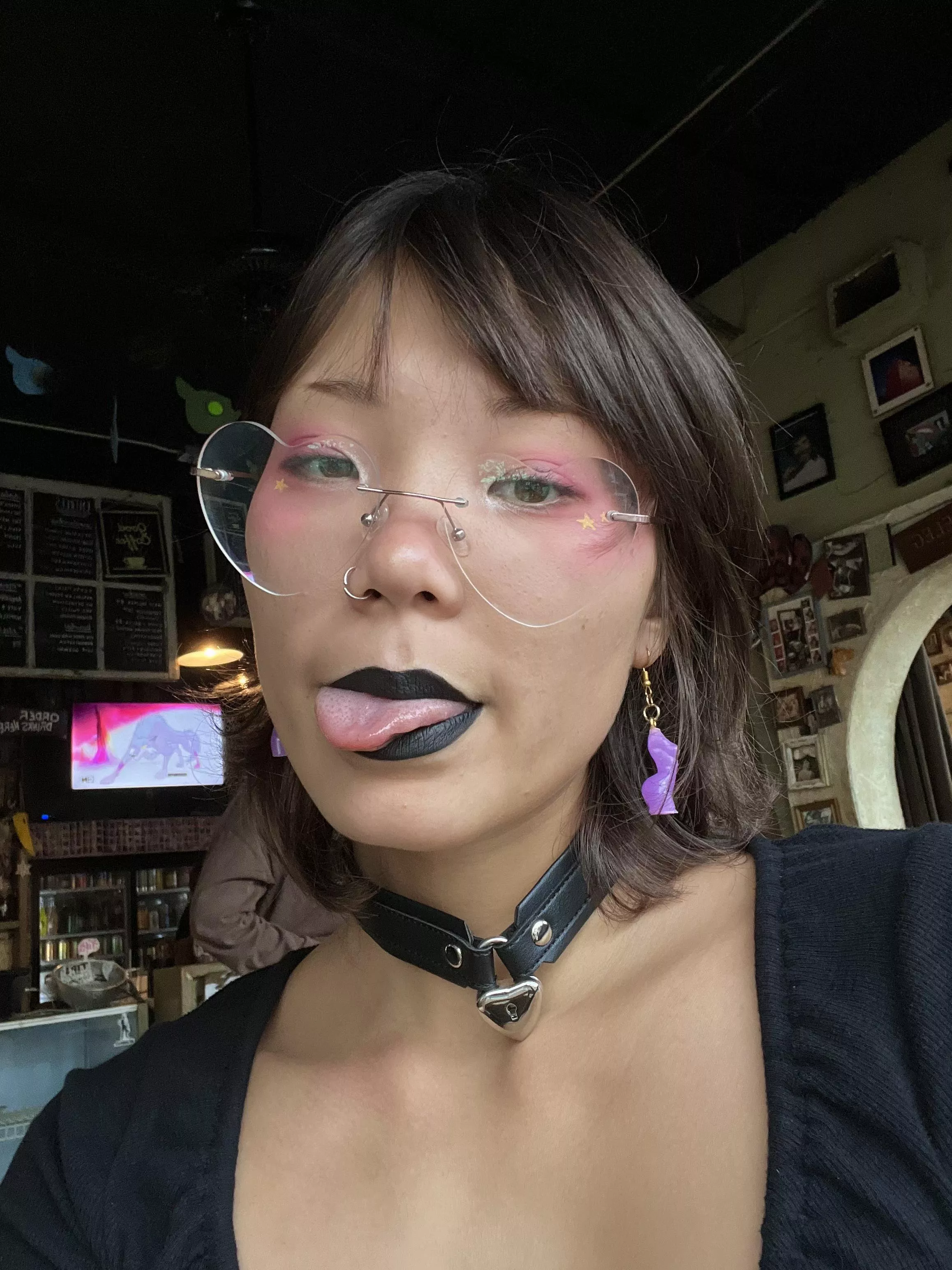 do u like me with black lipstick?