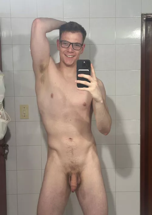 Do you want to make my cock hard? suck my armpit 🤤🔥