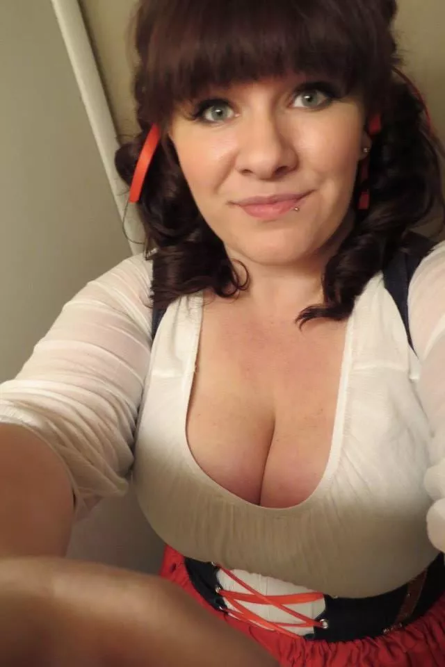 Heidi the milk/bier maid 🍻