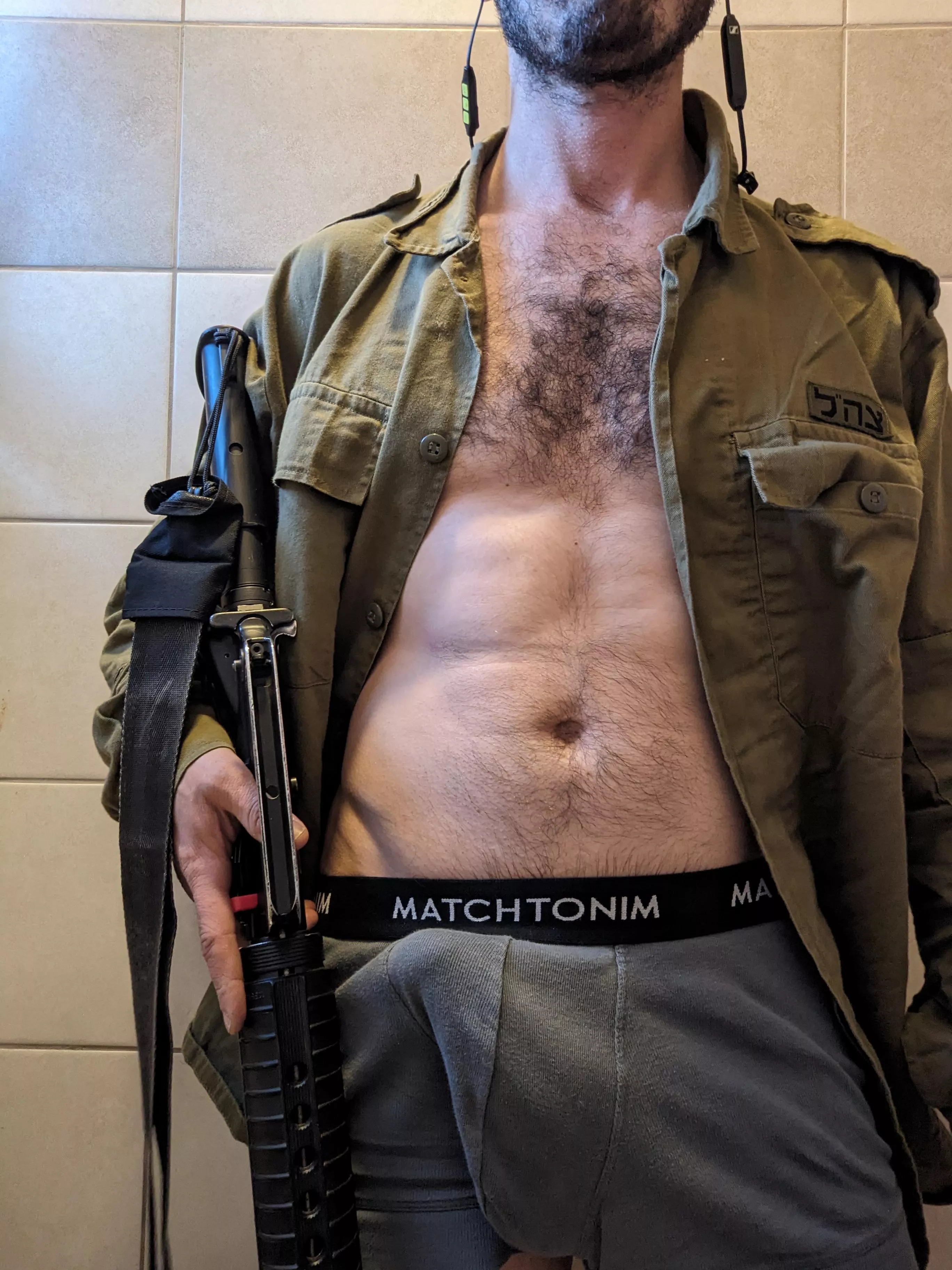 Horny daddy [40] on army reserve duty looking for attention