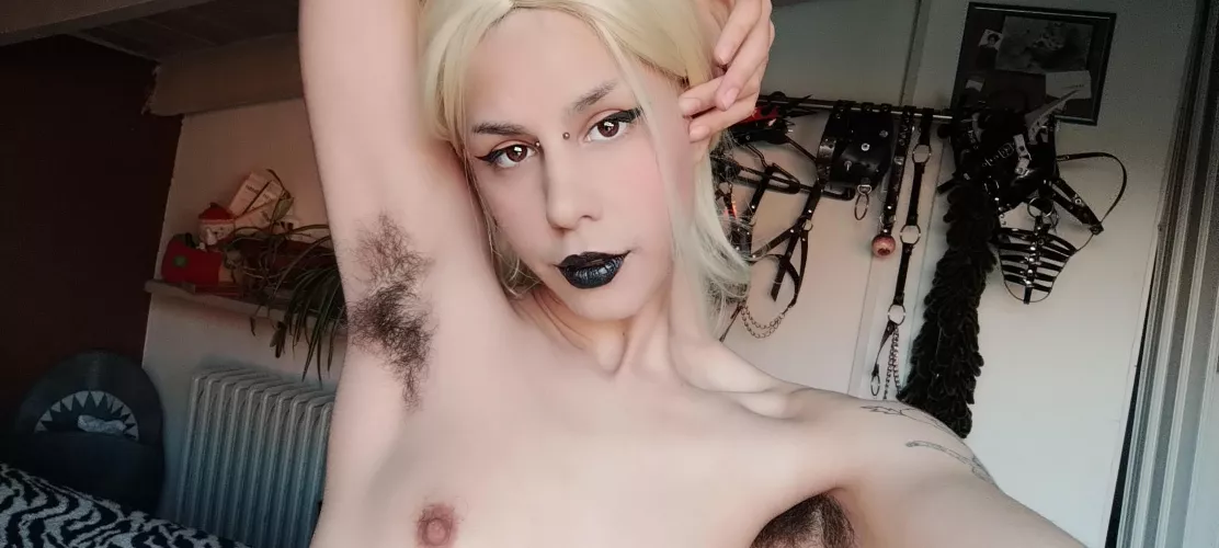 I look beautiful in this pic. I just love it.