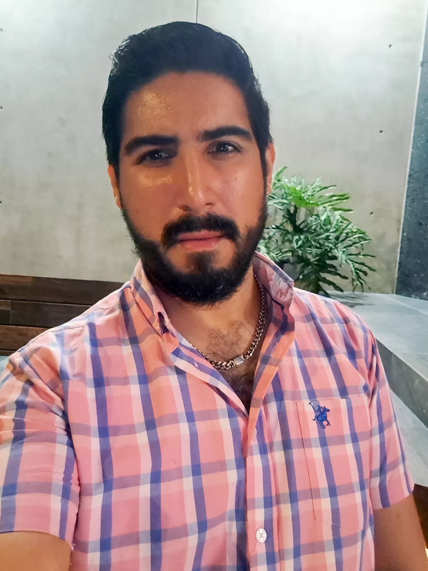 I look for friends to play with. I want to play an RPG or a nice game with great character customization. Send a chat to invite me :)