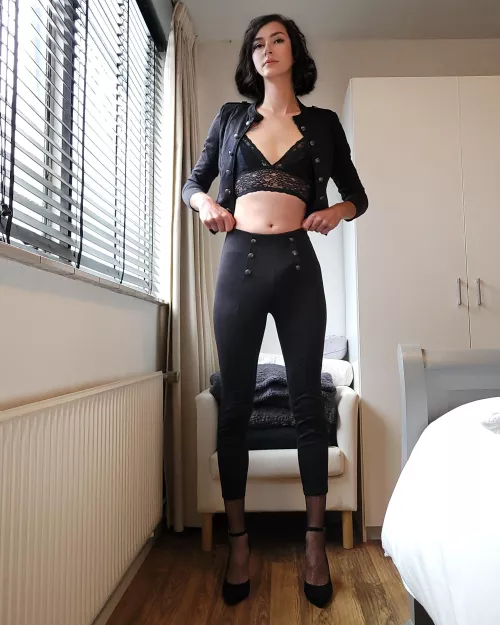 I love black outfits