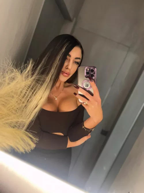 I think this one looks quite attractive on me