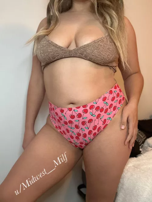 Indulge your sweet tooth with this cherry pie fullback🤭 [selling] [USA]