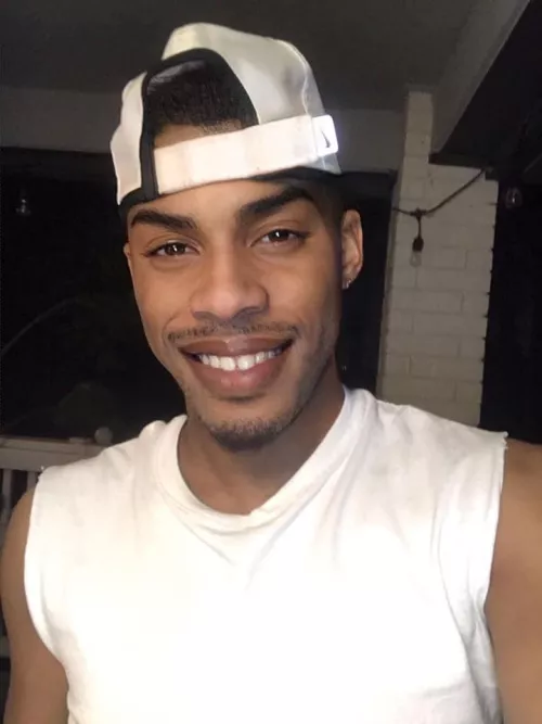 It took a long time to appreciate and love myself. At 36, I’m glad I can say I do now. Never give up on yourself, guys. 🤙🏽