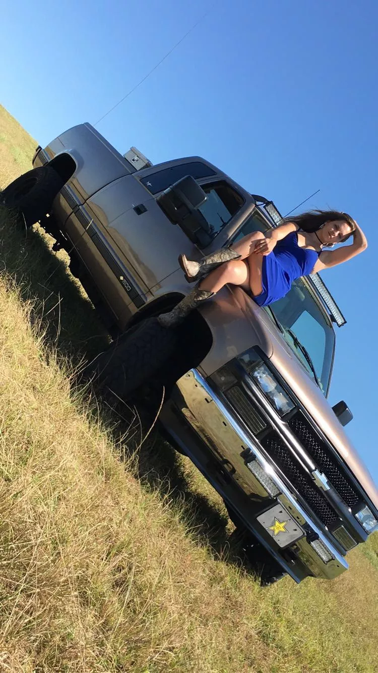 It’s a country girls world ❤️