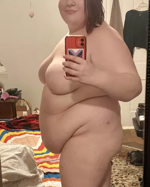 it’s another beautiful day to be curvy and squishy😊💖