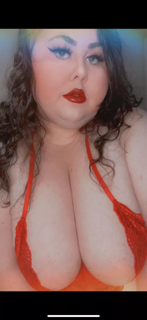 It’s hump day and I deserve to be the recipient 🍒