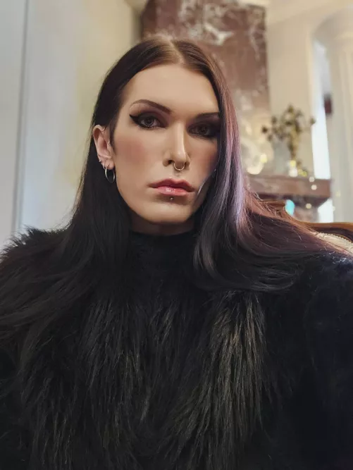 just a selfie because I like my makeup :3