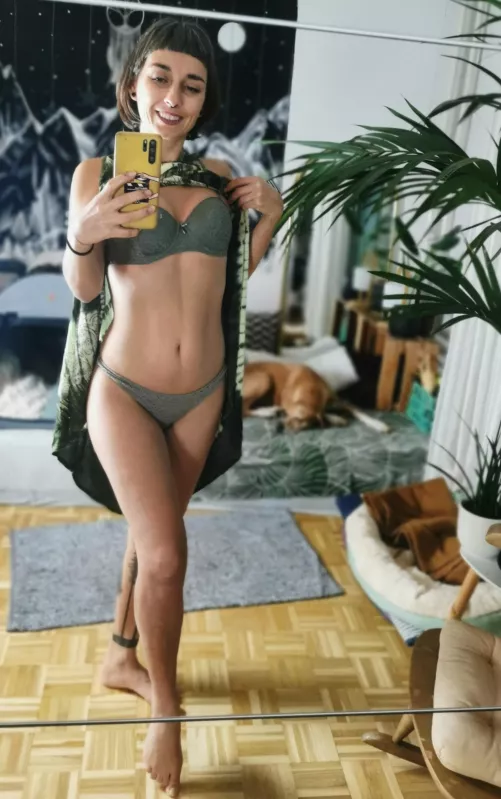 Look I'm wearing matching colours [f]