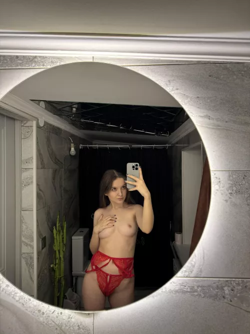 Mirror caught one naughty girl