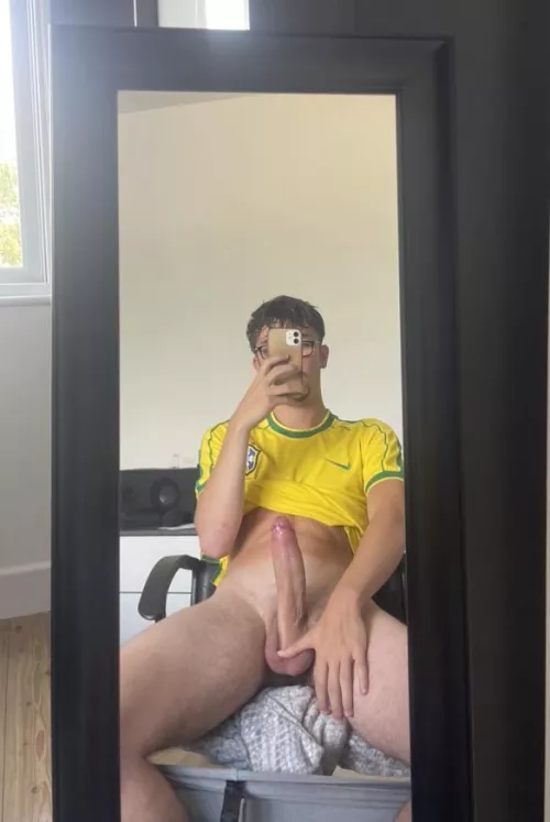 My soccer coach told me I’ve got a huge cock, would you jump on for a ride?🍆😏