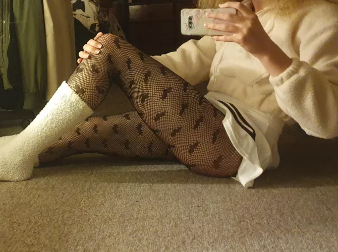 My thighs in my fav fishnets >:3