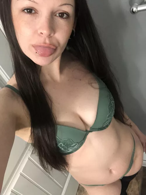 Natural 28 year old milf yay or nah