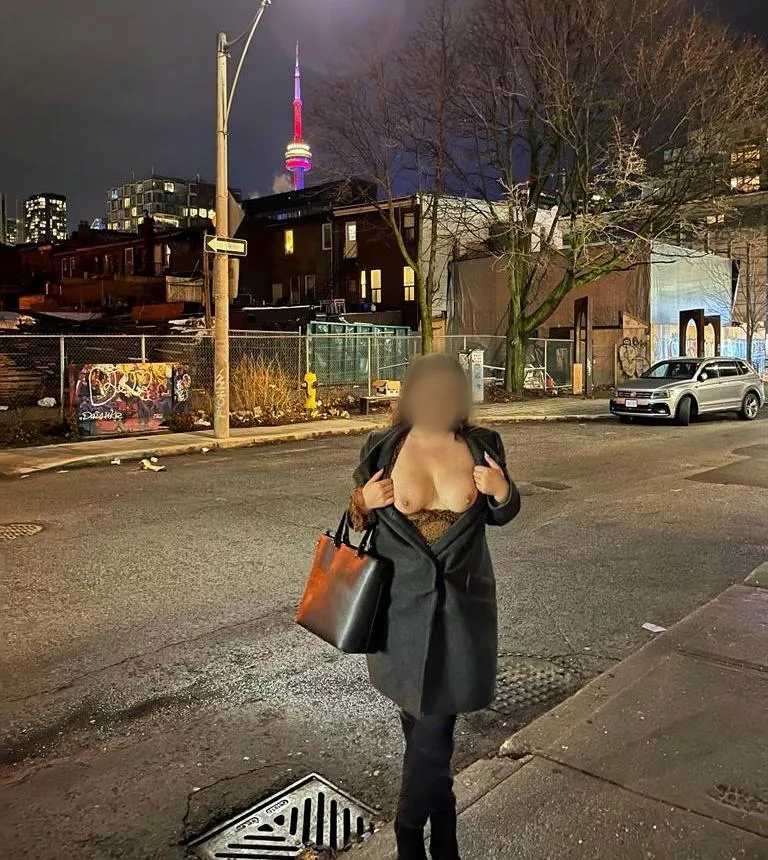 New year - same me. Say hi to my freezing tits!