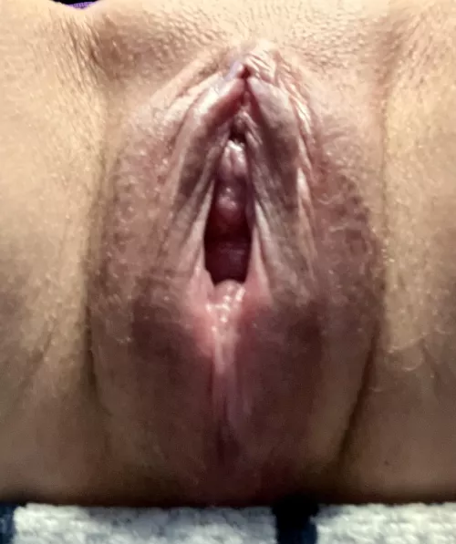 Nothing has been in my pussy for days and this is what it looks like!