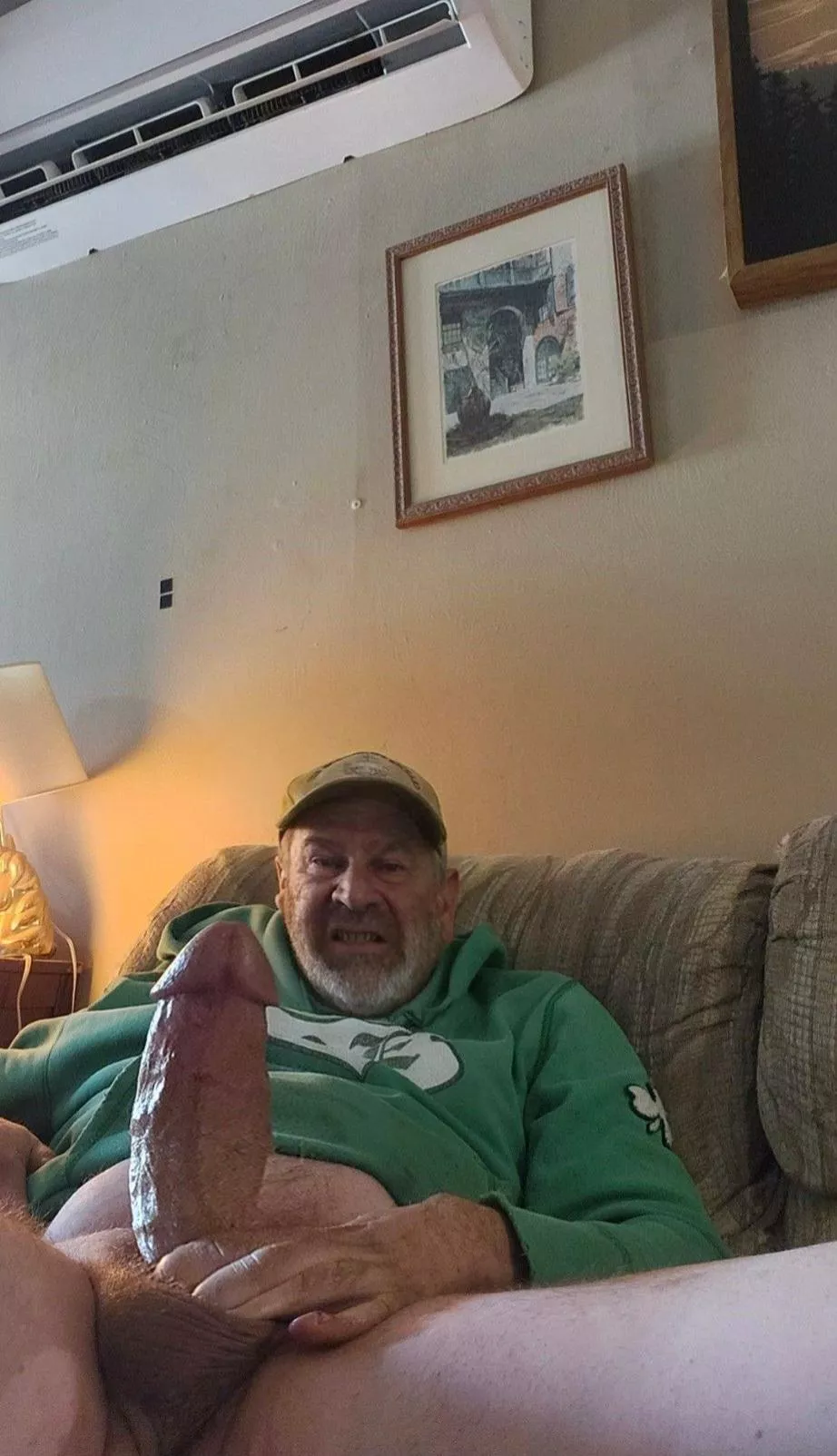 Older guy here looking for a big booty!