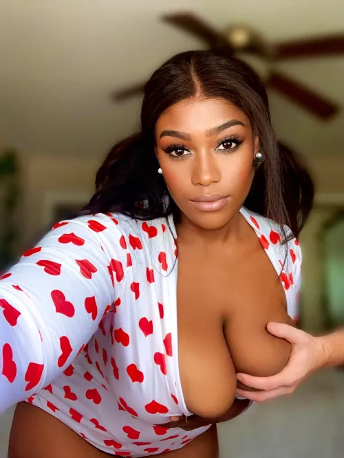 Omg he felt my titty