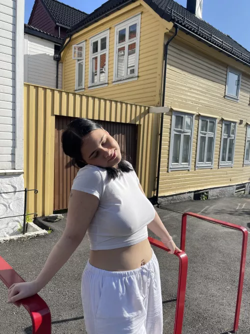 Outfit check before strolling