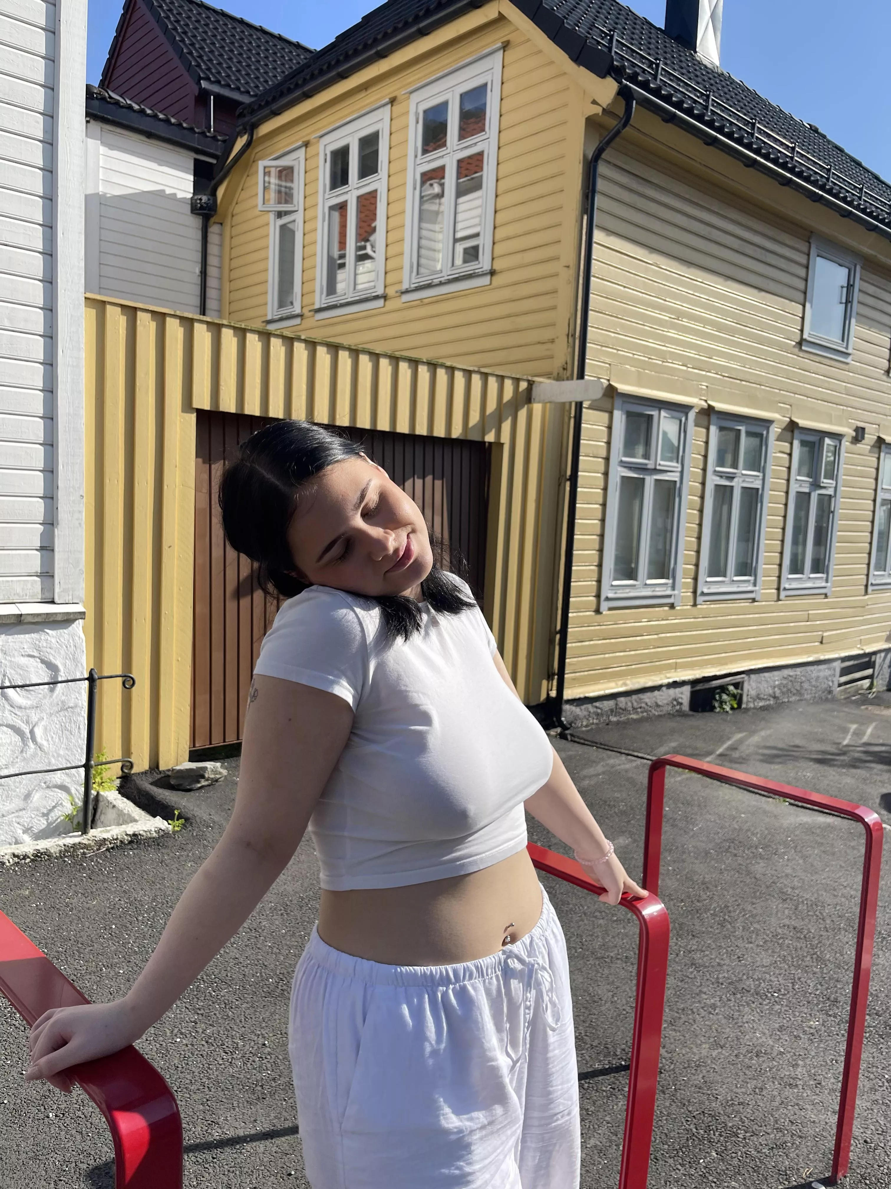 Outfit check before strolling