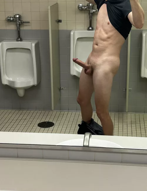 Quick bathroom pic before someone walked in 😮