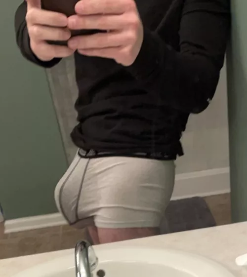 Say “hey” if you like my bulge!!