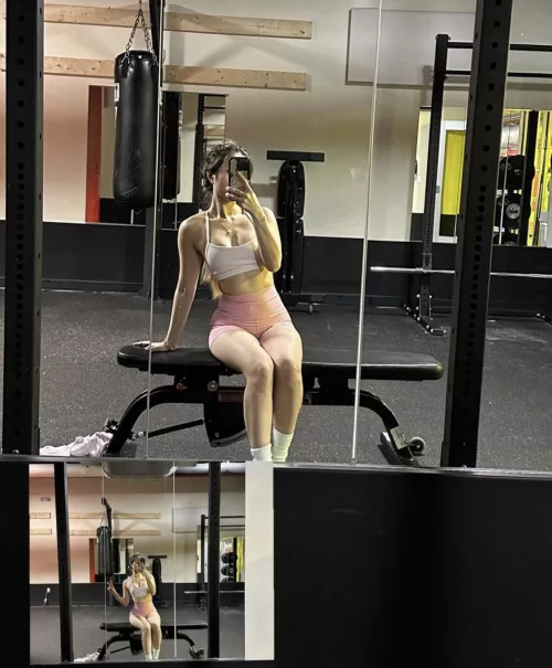 Sexy gym girl