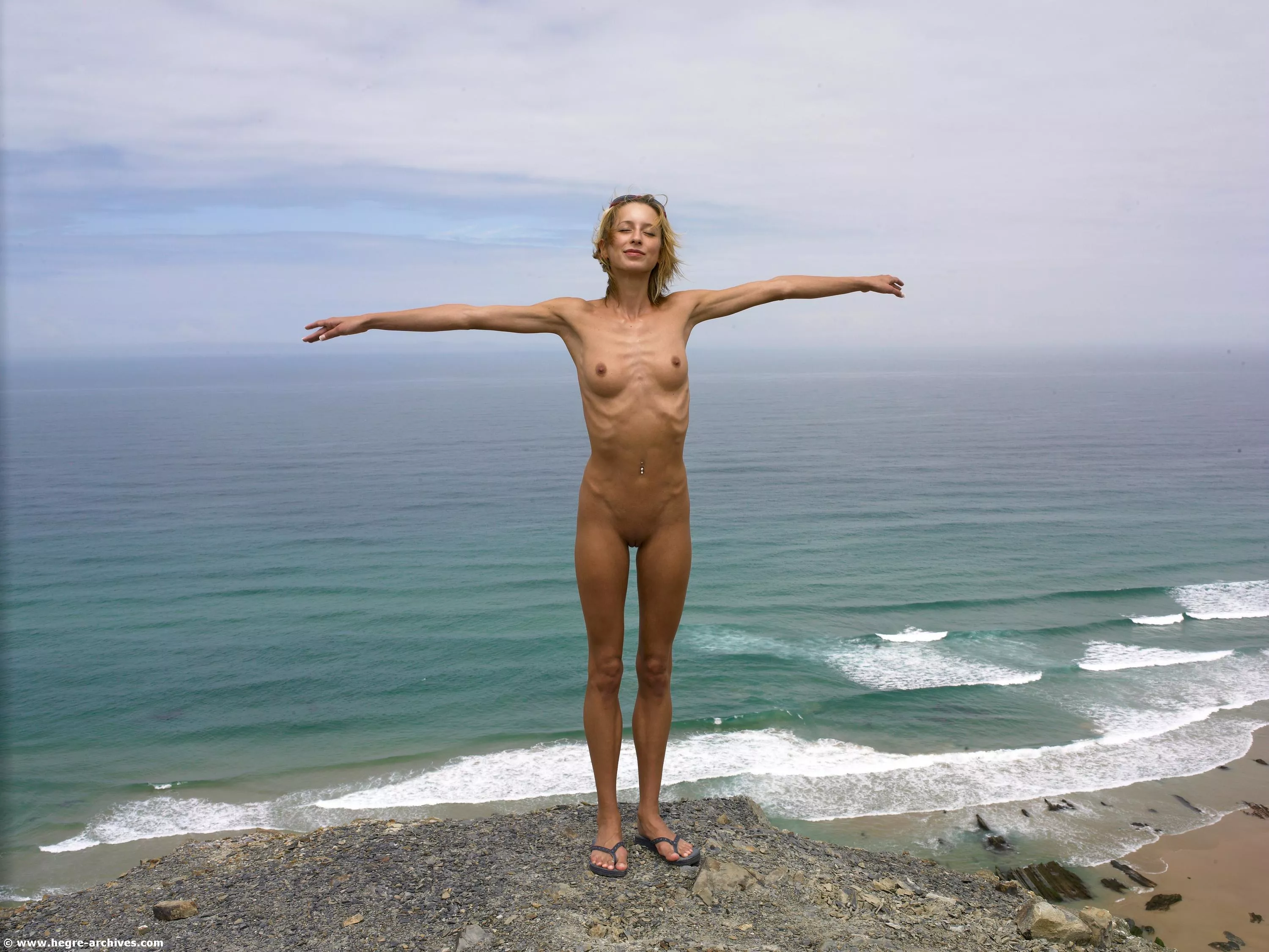 Skinny Nude Body Presentation