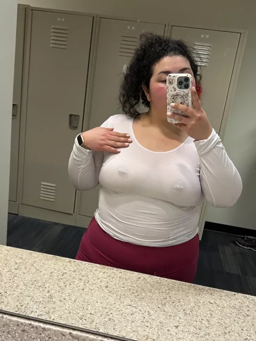 So sweaty it’s basically a wet t shirt contest at the gym 💦🍒