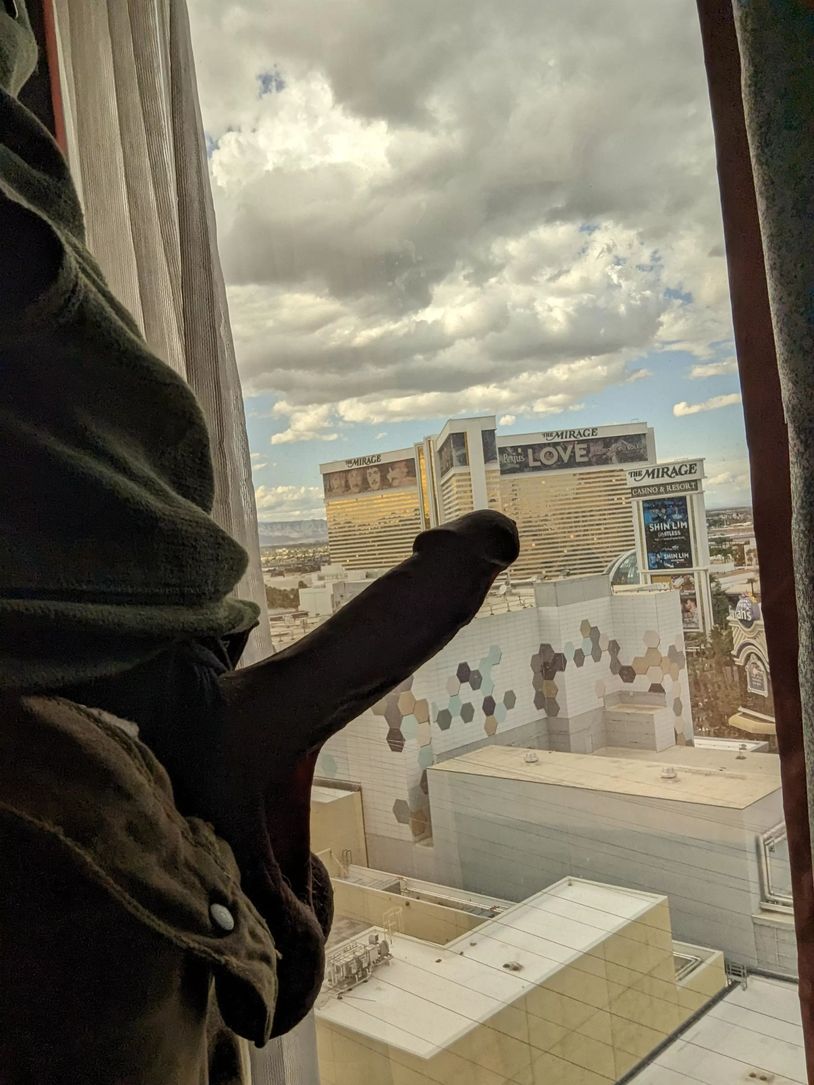 The exhibitionist in me loves it