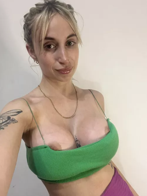 This is how I like to go to college, dose I look slutty?