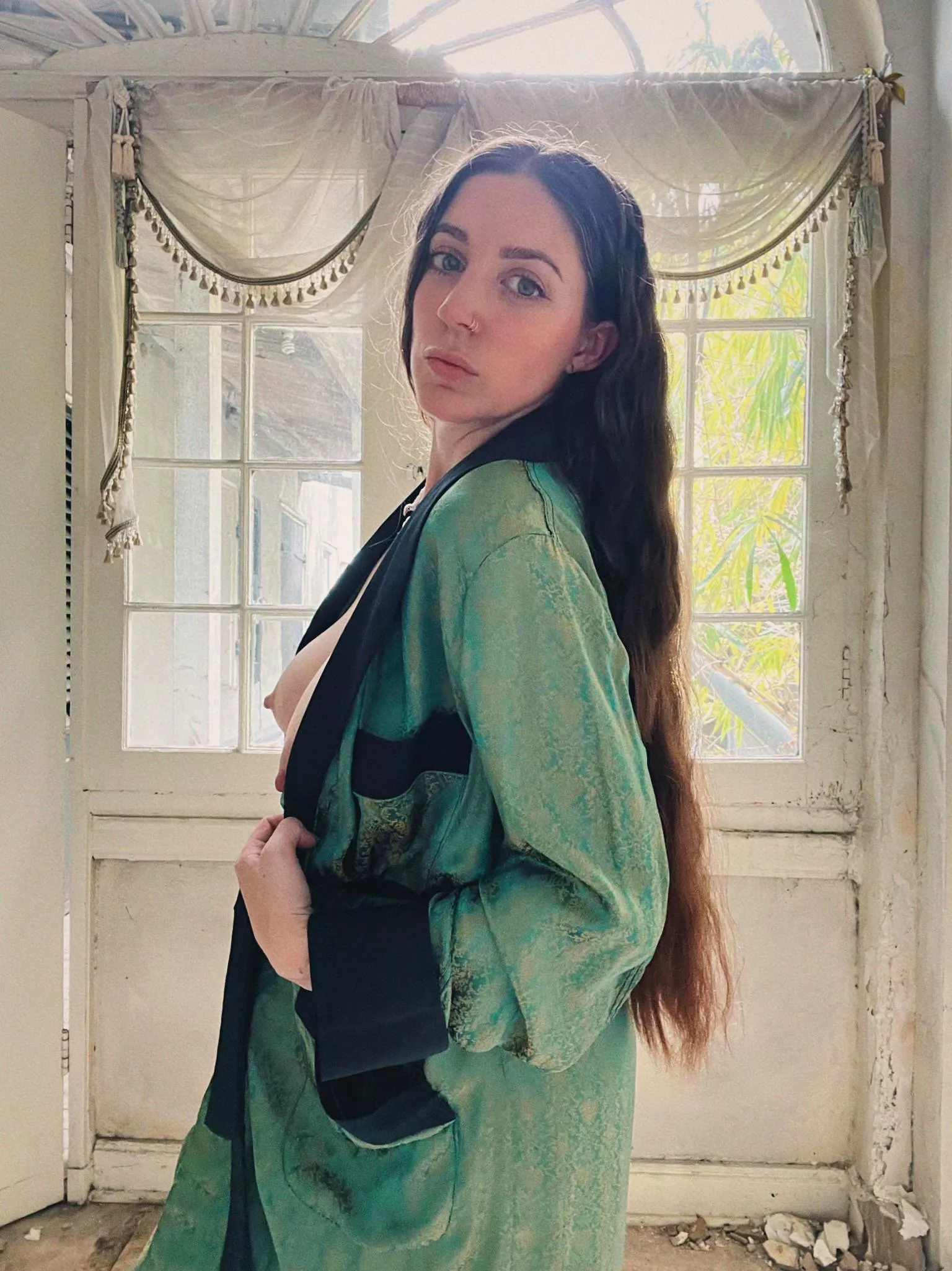 This is how vintage smoking jackets were worn, correct?