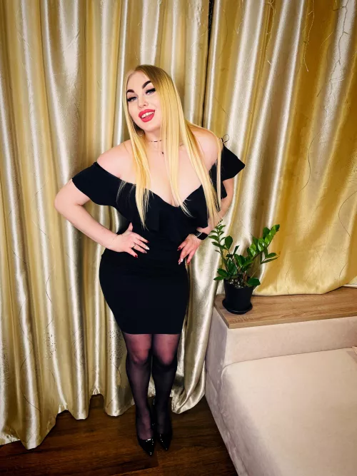 Tight dress and nylons❤️